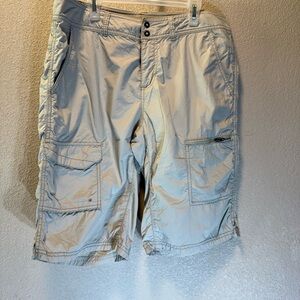 Women's Light cream khaki Columbia Omni Shade Cargo Shorts